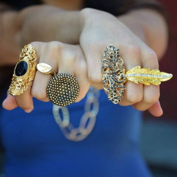 Amrita Singh Jewelry - NWT Chic AMRITA SINGH Gold-Tone CRYSTAL Leaf RING